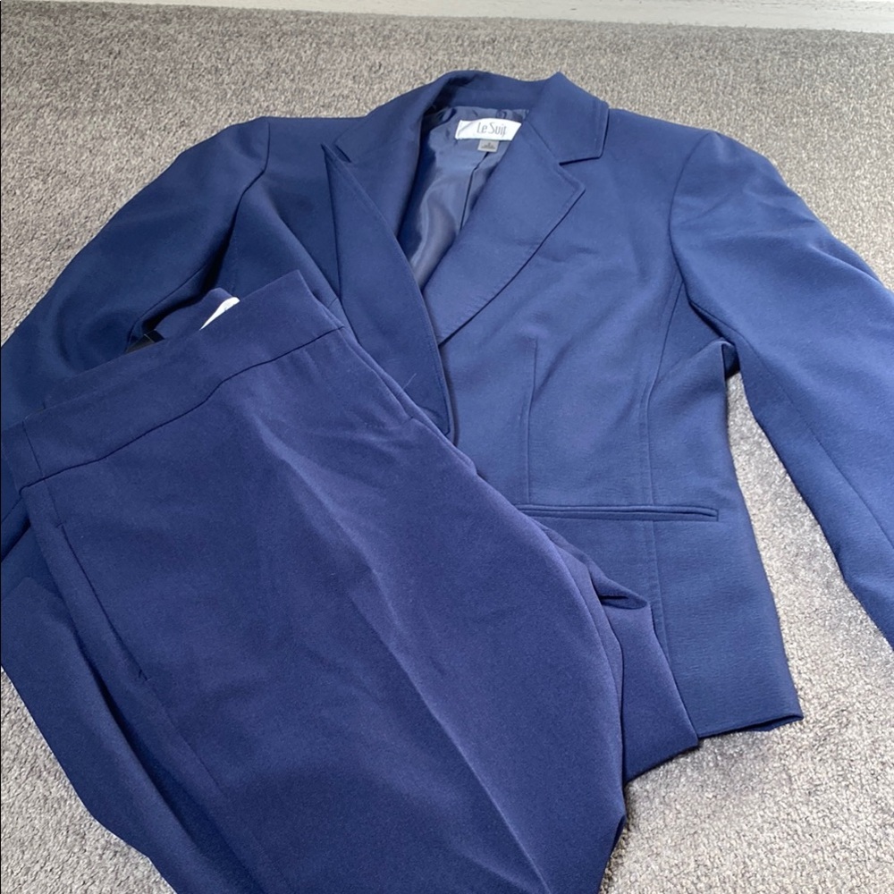 Le Suit women’s  Navy Blazer and Pants Set
